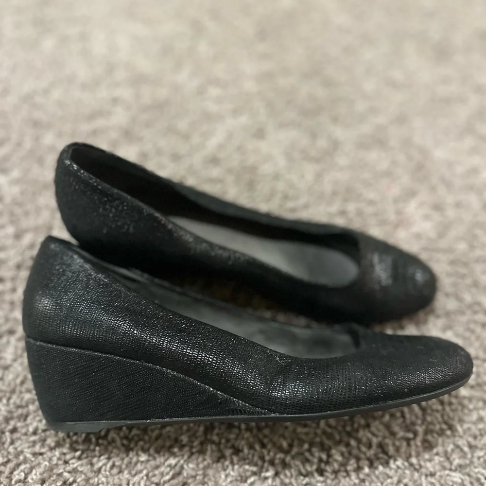 Stuart Weitzman Black Reptile Print Wedges Women’s , size 9.5